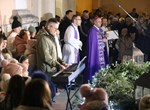 ​Mons. Radoš predvodio molitvu i obred paljenja prve svijeće na adventskom vijencu ispred varaždinske katedrale